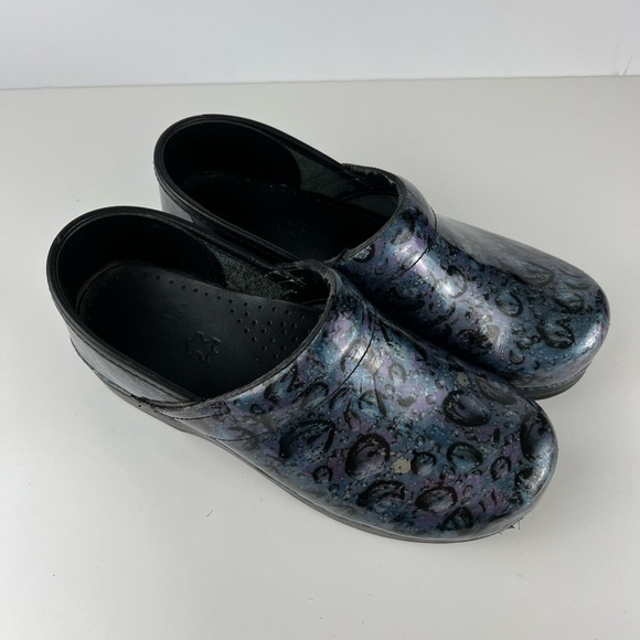 DANSKO Iridescent Silver Purple Bubbles Water Drop Professional Clogs SZ 38 - Picture 2 of 10
